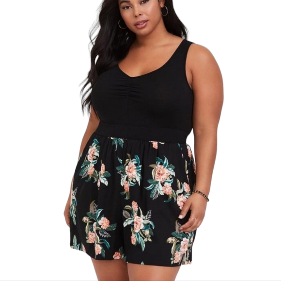 Torrid Womens Challis Romper Size 3X 3 Black Floral V-Neck Pockets Sleeveless - Picture 2 of 11